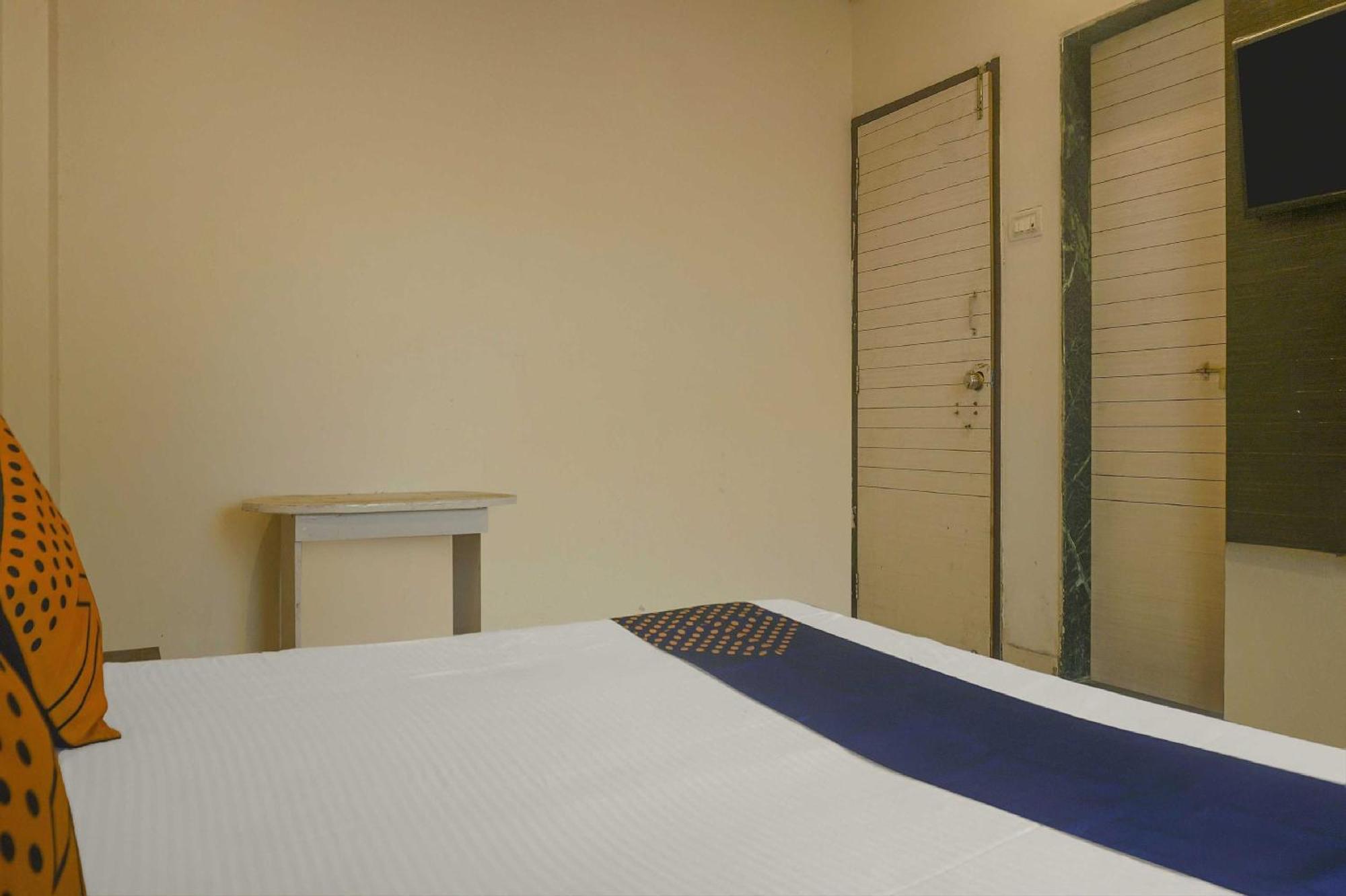 Hotel O Peacock Lodging Kharakvasla Kültér fotó