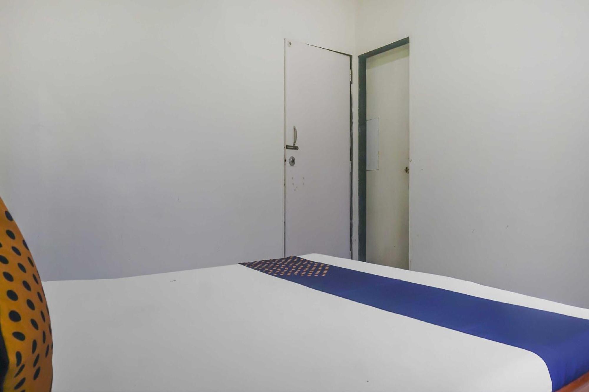 Hotel O Peacock Lodging Kharakvasla Kültér fotó