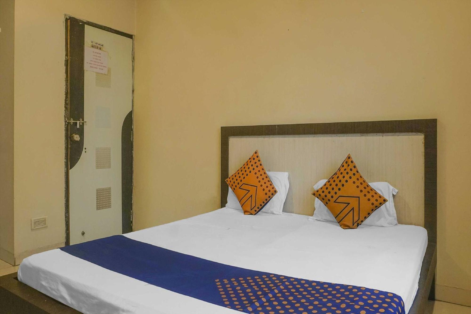 Hotel O Peacock Lodging Kharakvasla Kültér fotó
