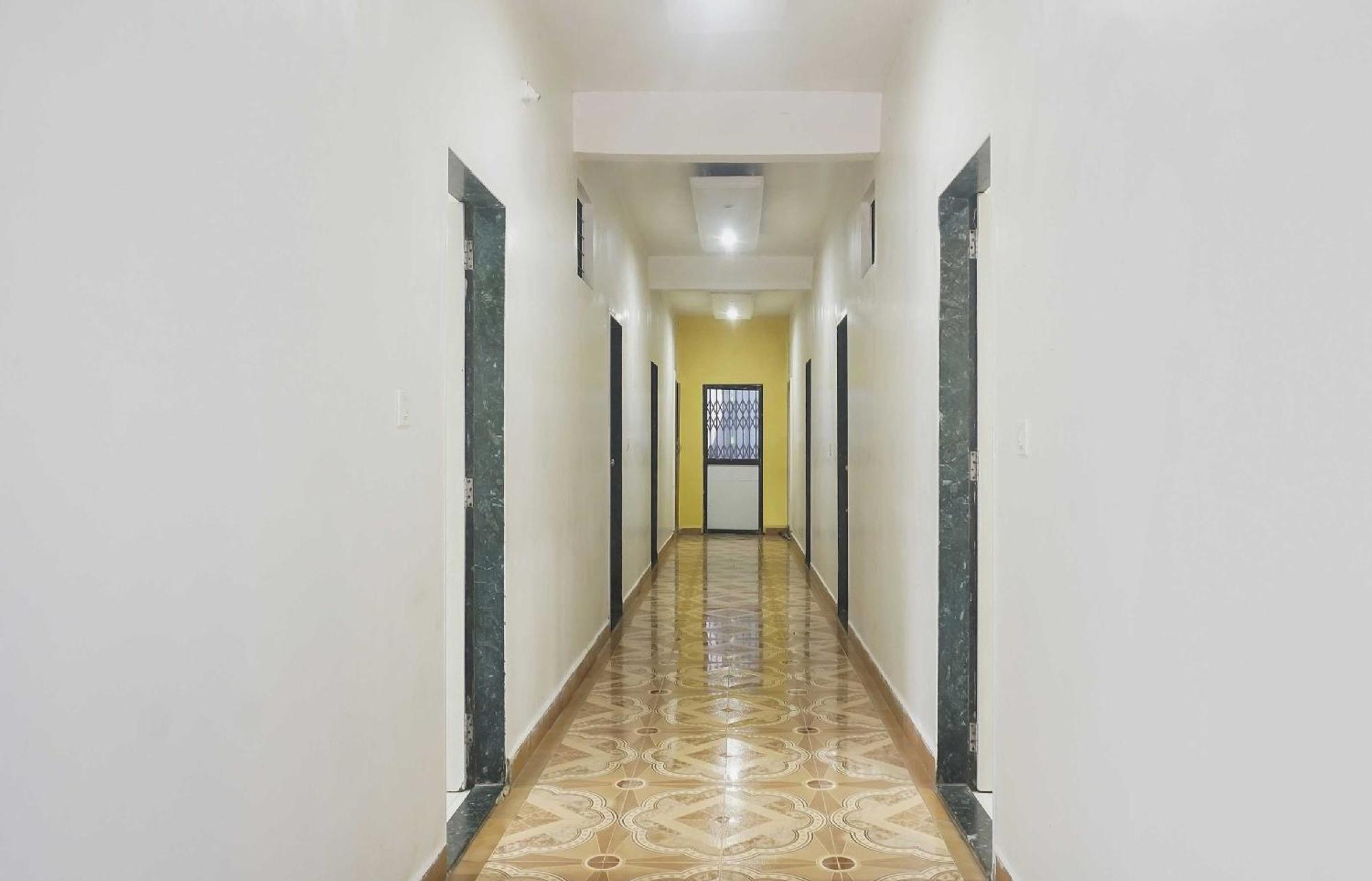 Hotel O Peacock Lodging Kharakvasla Kültér fotó