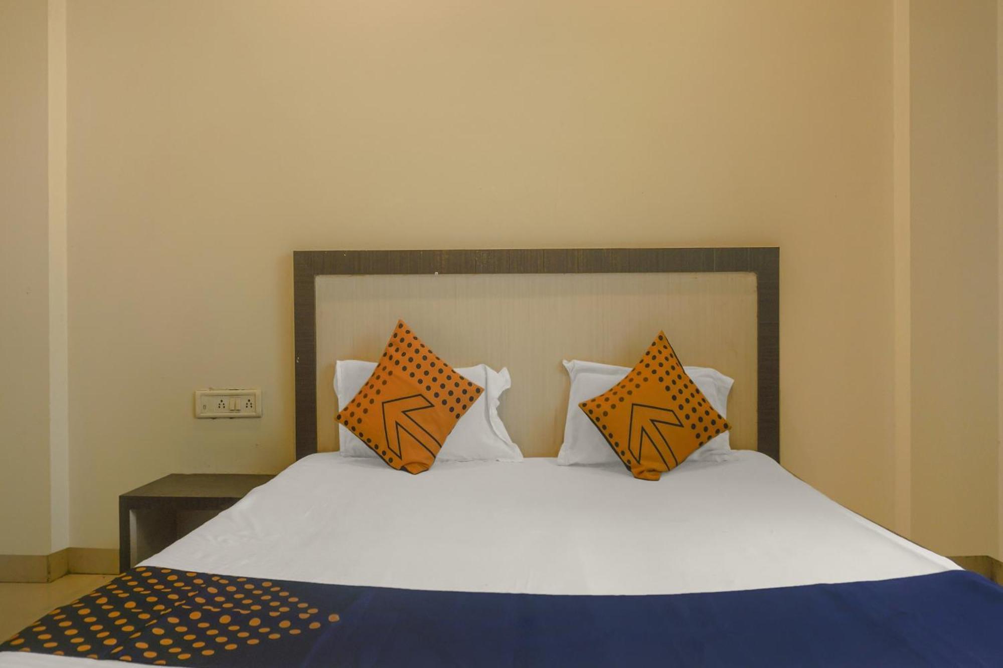 Hotel O Peacock Lodging Kharakvasla Kültér fotó