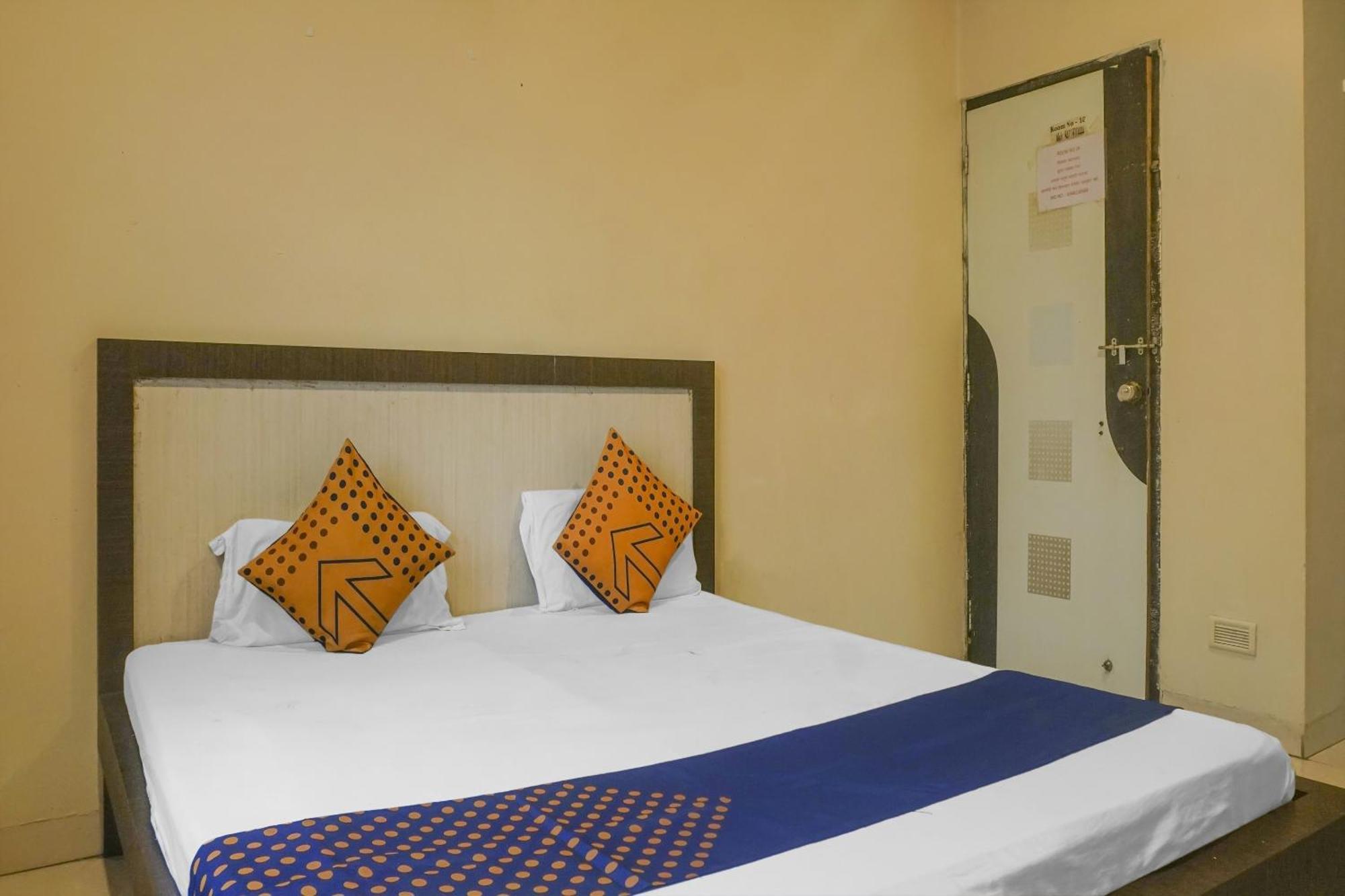 Hotel O Peacock Lodging Kharakvasla Kültér fotó