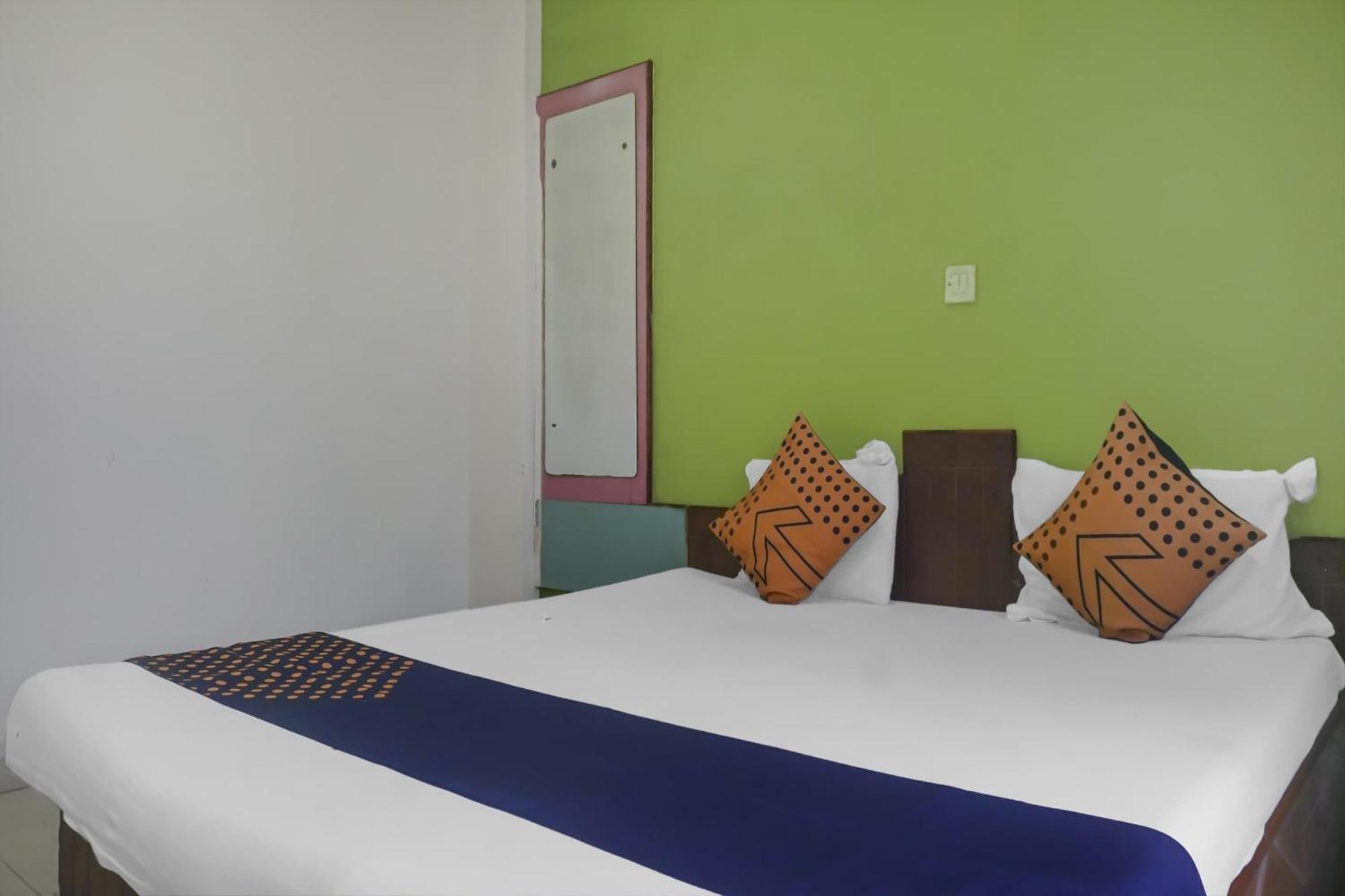 Hotel O Peacock Lodging Kharakvasla Kültér fotó
