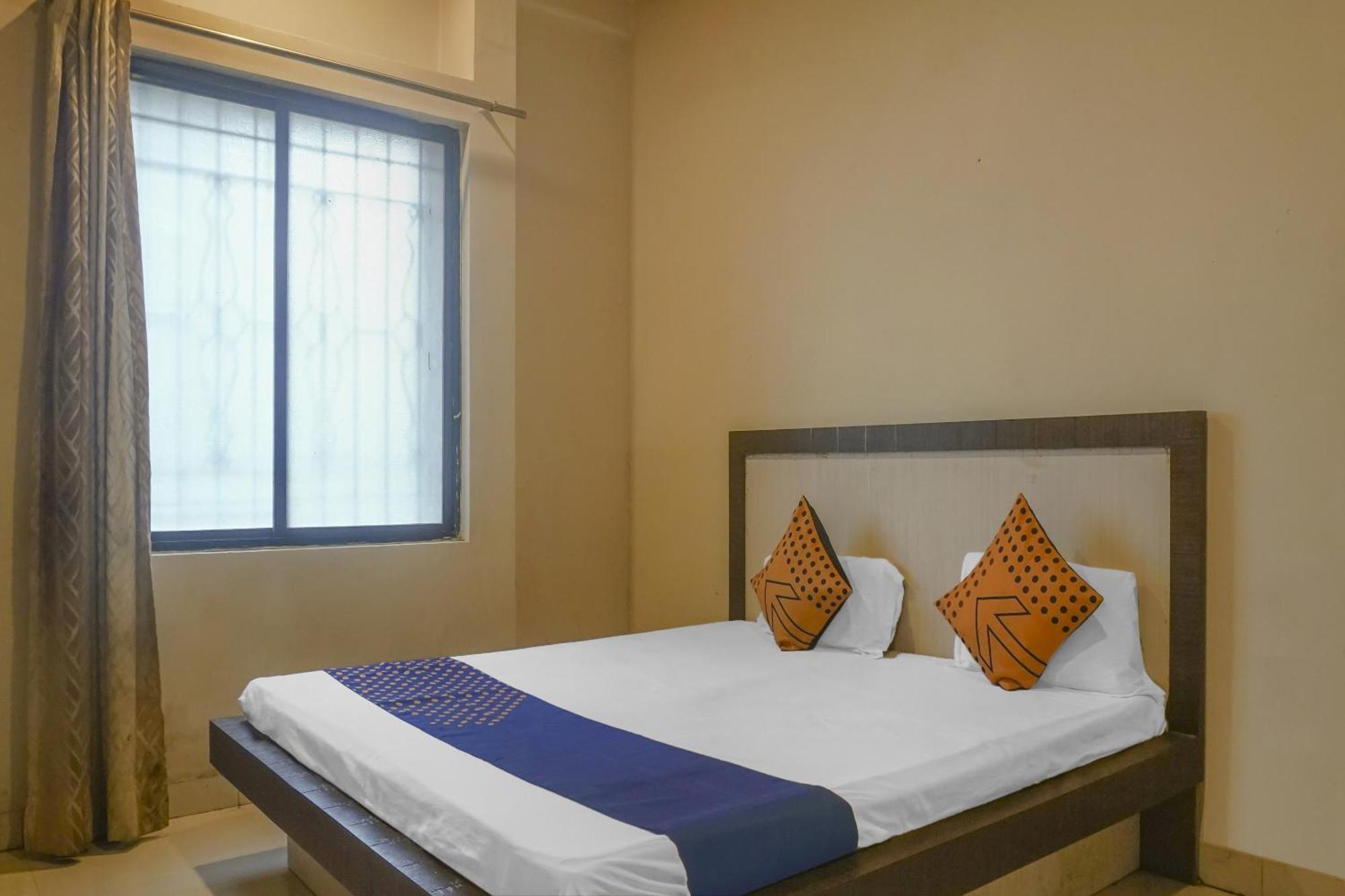 Hotel O Peacock Lodging Kharakvasla Kültér fotó