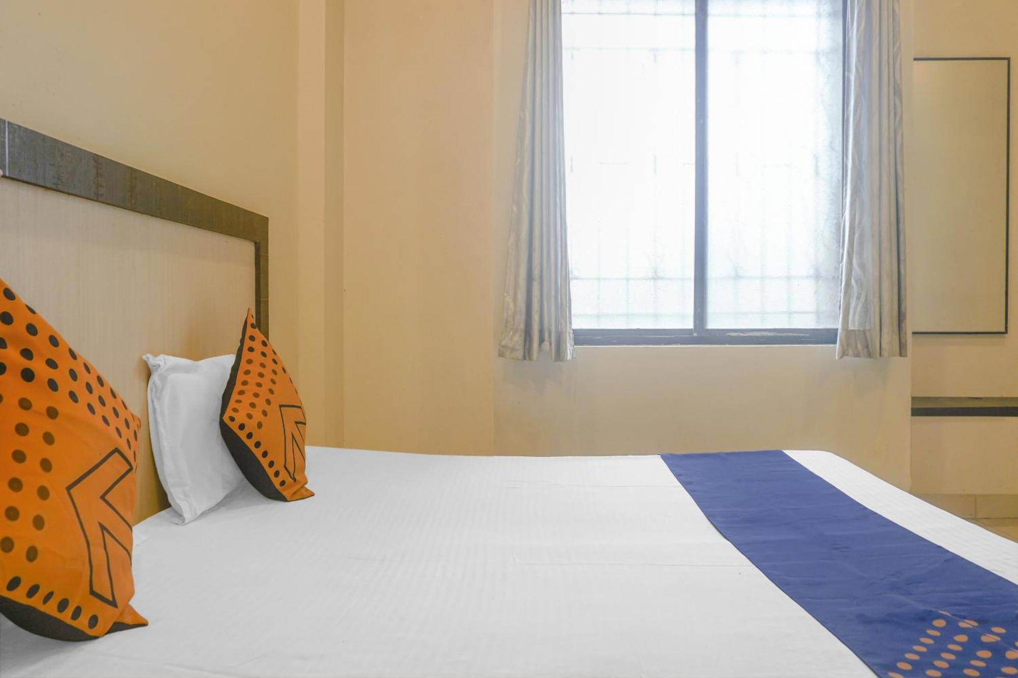 Hotel O Peacock Lodging Kharakvasla Kültér fotó
