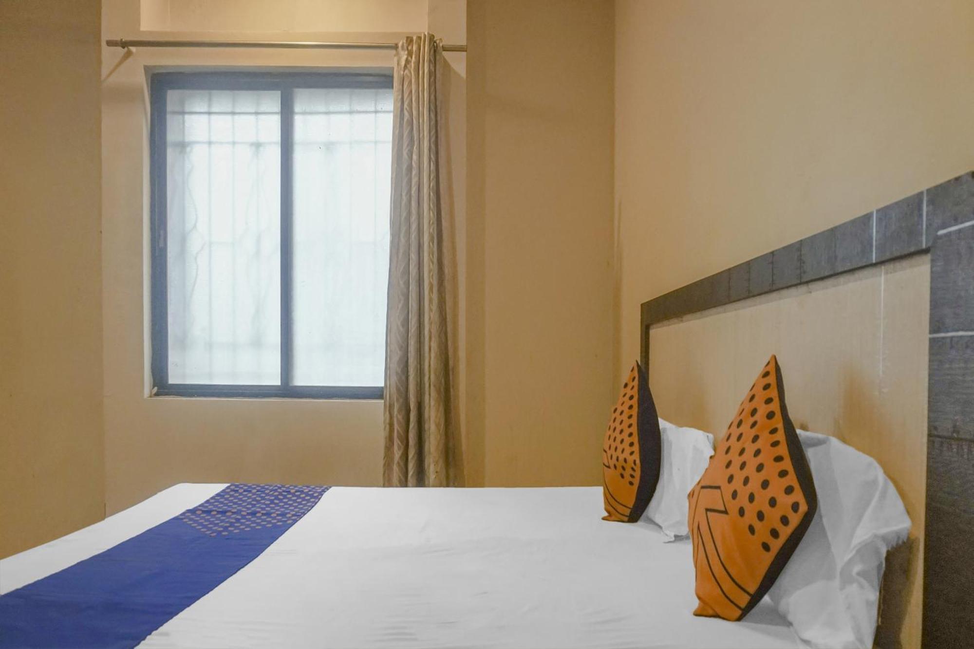 Hotel O Peacock Lodging Kharakvasla Kültér fotó