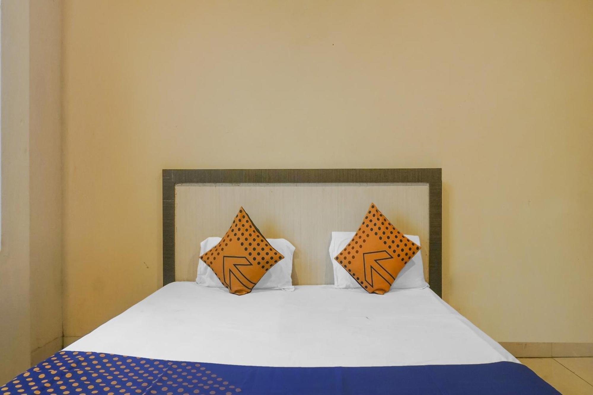 Hotel O Peacock Lodging Kharakvasla Kültér fotó