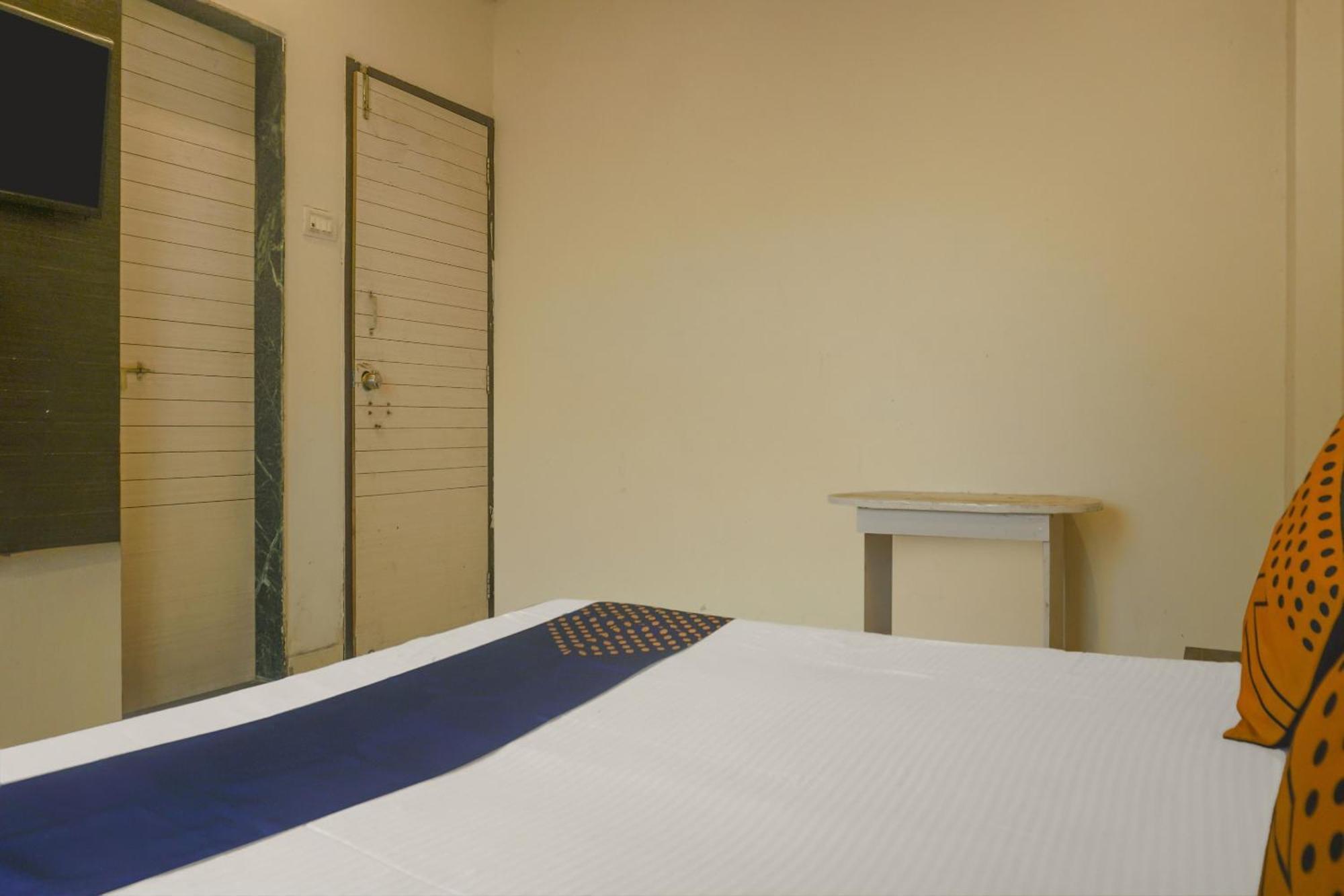 Hotel O Peacock Lodging Kharakvasla Kültér fotó