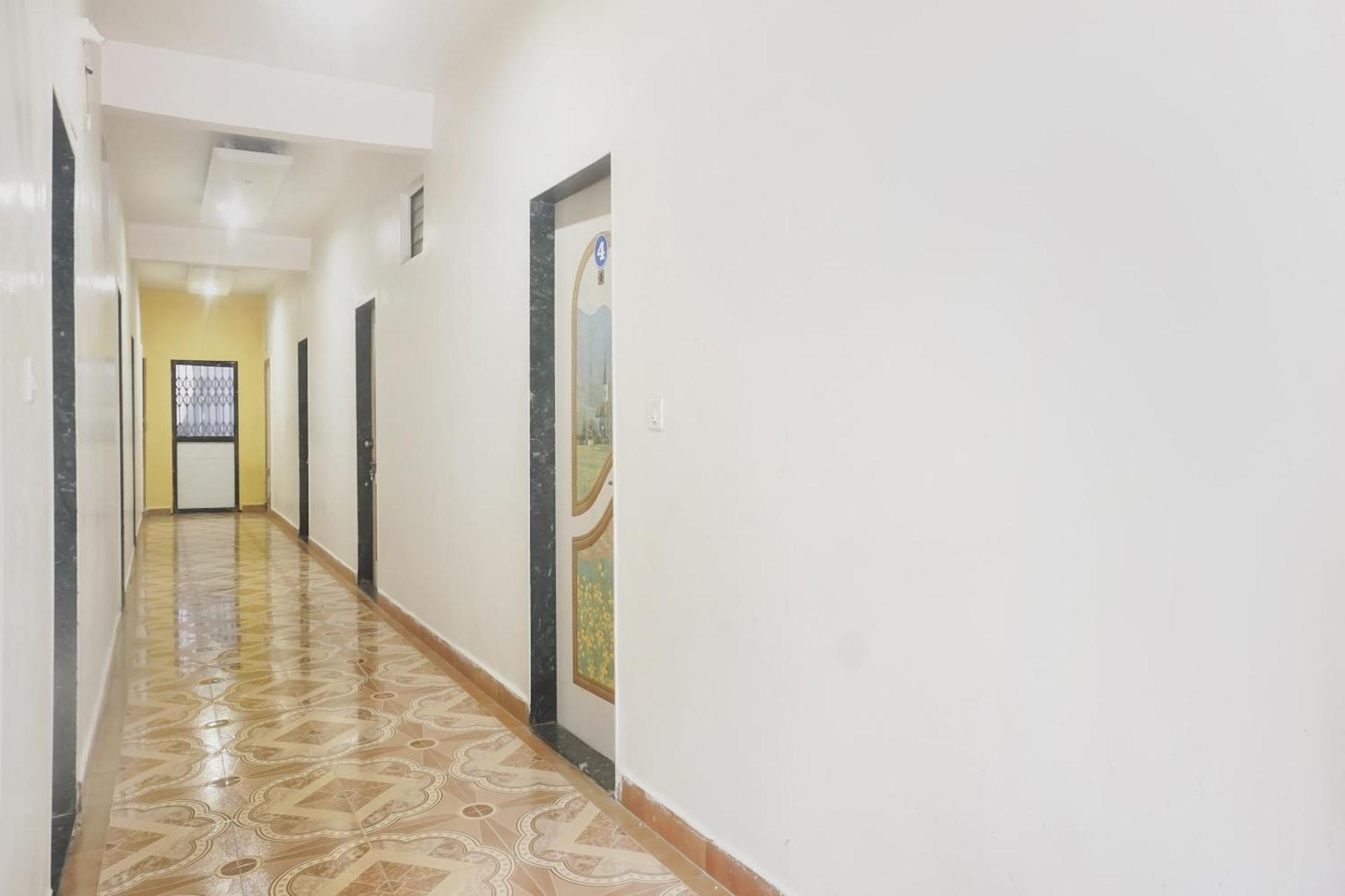 Hotel O Peacock Lodging Kharakvasla Kültér fotó